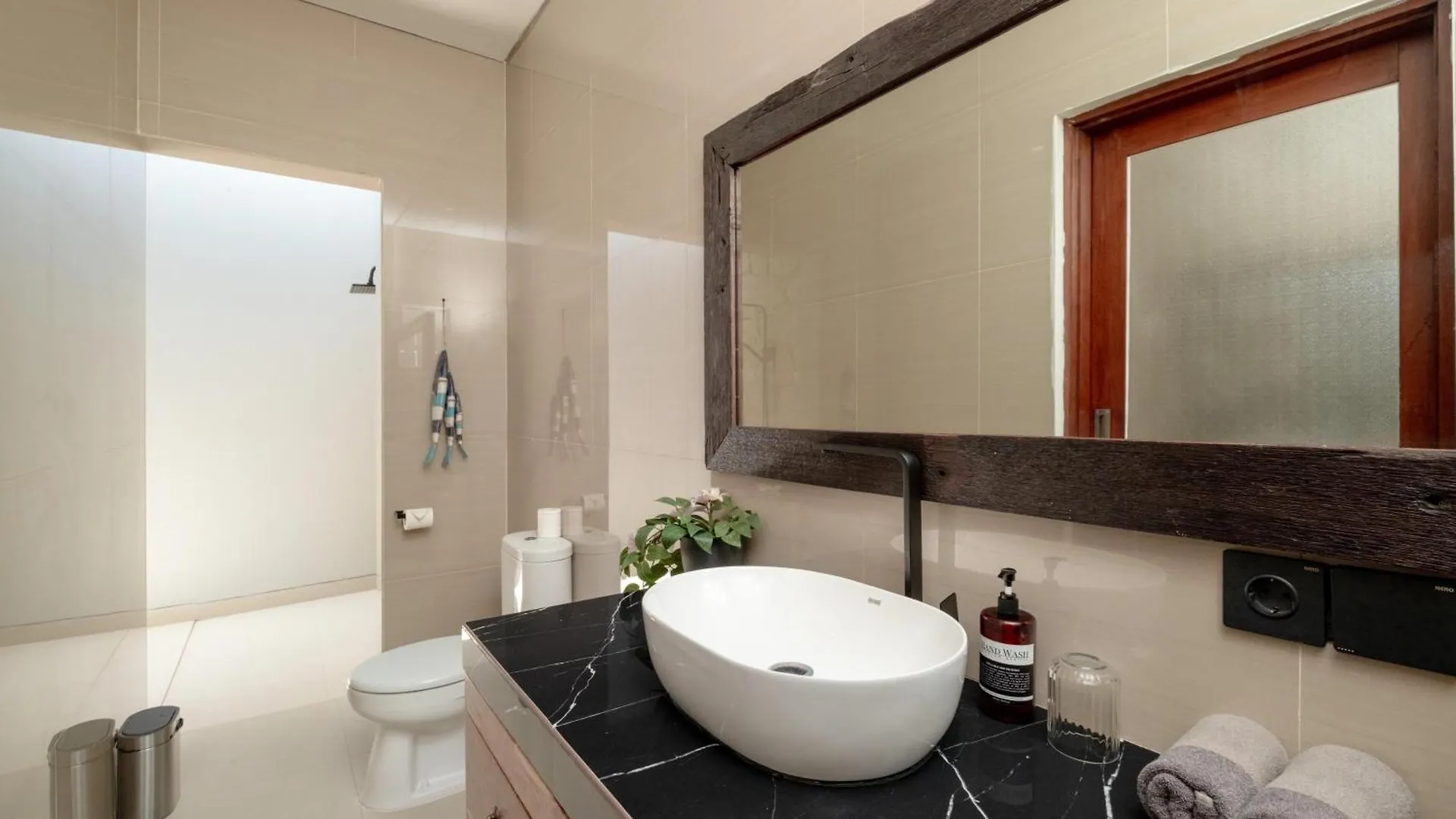 Villa Lange 2 By Villa Finder Seminyak  Indonesia